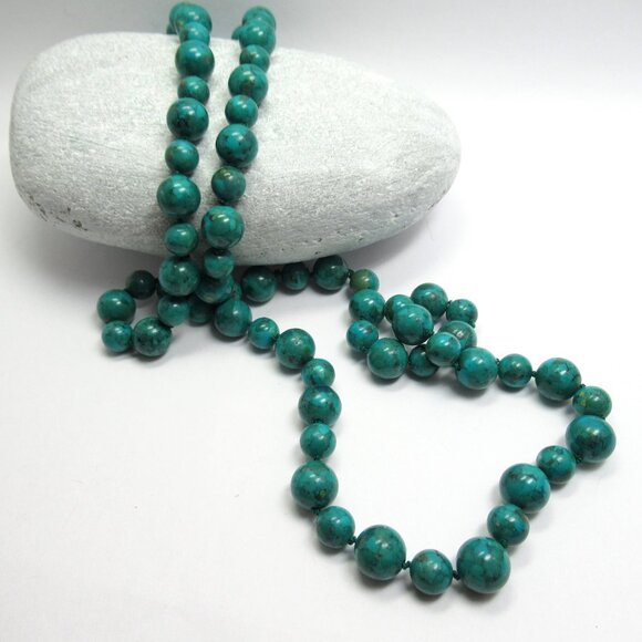 Hand Knotted Turquoise bead necklace - Picture 5 of 11